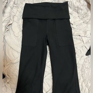 New American eagle offline fold over flare legging. The hugger fold over flare